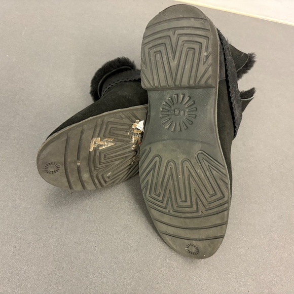 UGG MCKAY BLACK SUEDE ANKLE STRAP WOMEN'S BOOTS SIZE US 7 - Picture 13 of 15